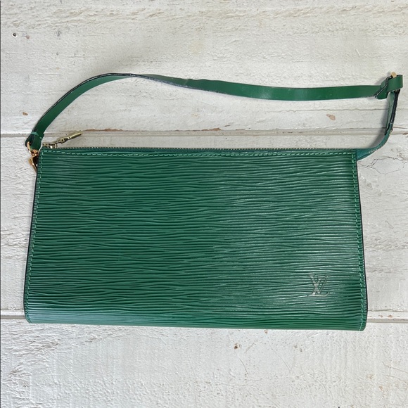 Louis Vuitton LV Pouch M52944 Pochette Green Epi - Picture 1 of 16